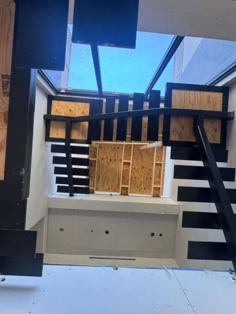 03 - Frame in place
